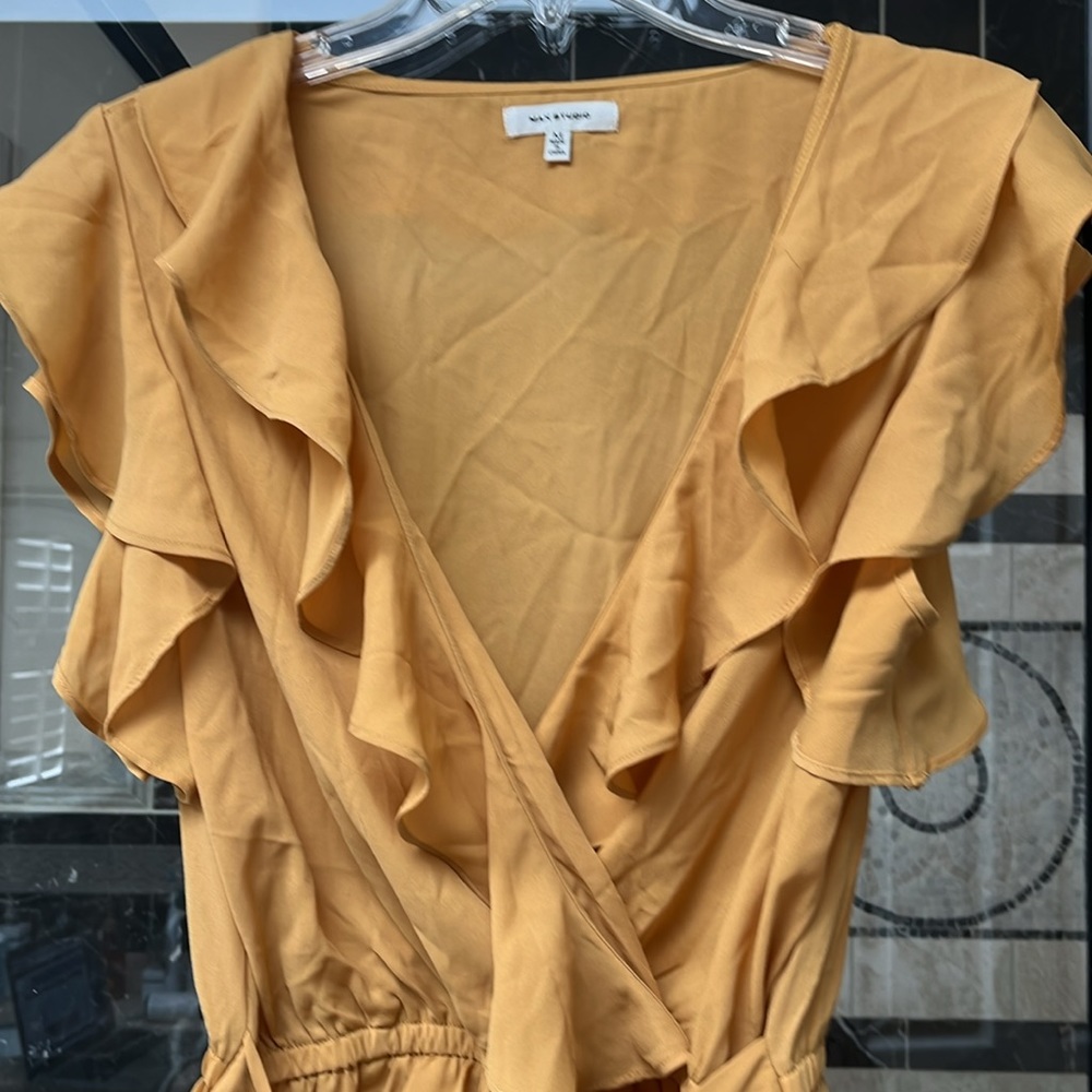 Max Studio yellow top, size M, NWOT. - Picture 2 of 6